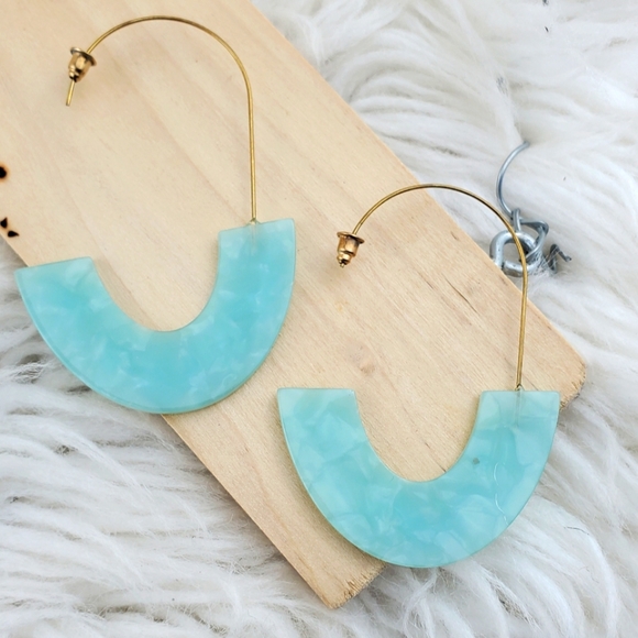 💫 5/$25 Baby Blue Marble Lrg Earrings - Picture 2 of 2